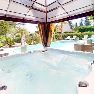 Guest house 35 De, Saint Aygulf